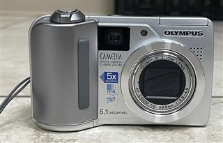 OLYMPUS C-5500 DIGITAL CAMERA 5.1 MEGAPIXEL